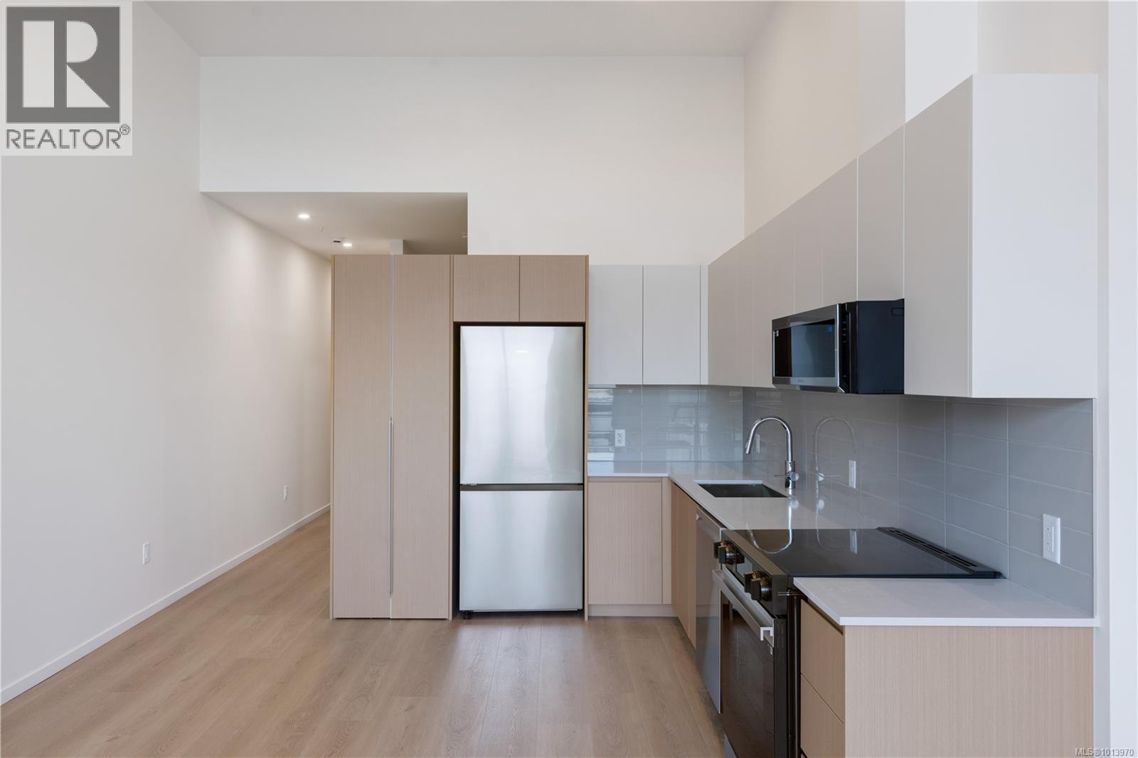 204 2374 Oakville Avenue, Sidney