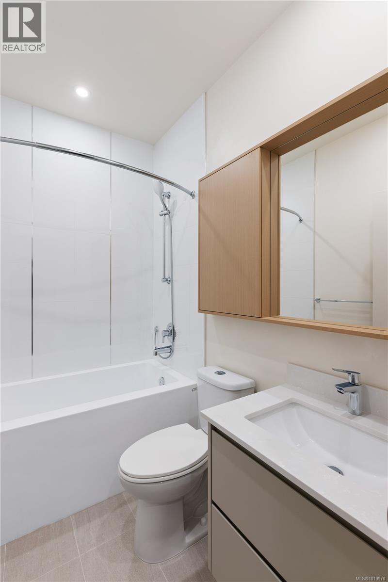 204 2374 Oakville Avenue, Sidney