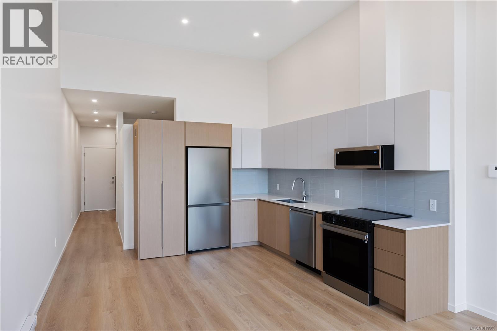 207 2374 Oakville Avenue, Sidney