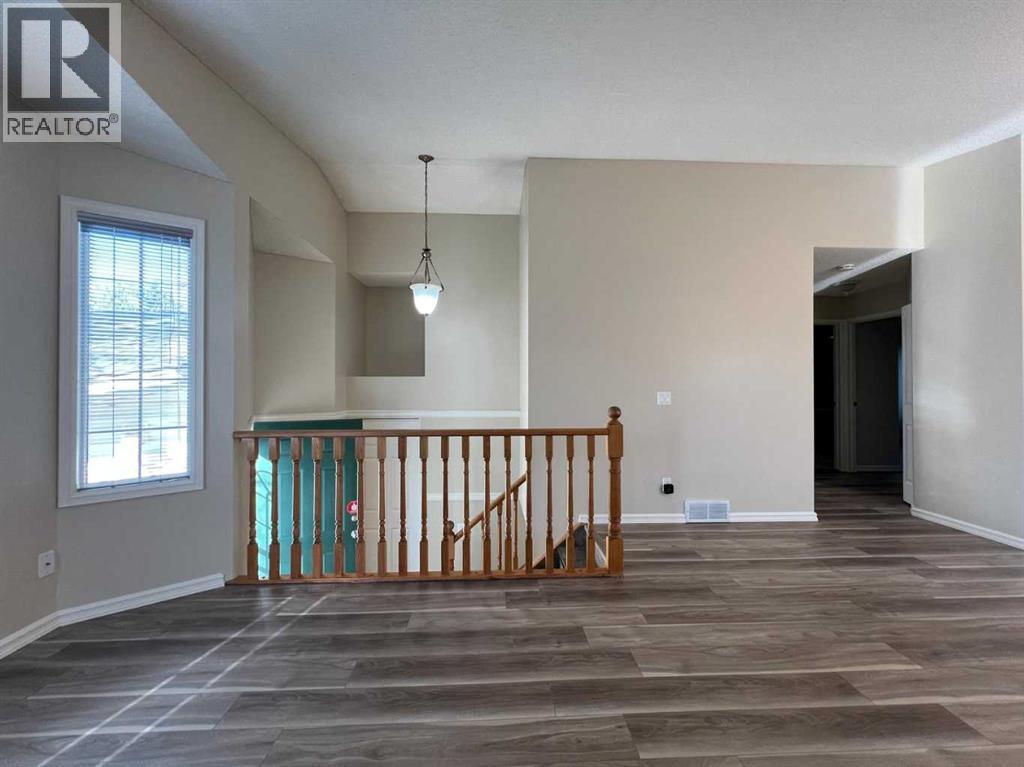 Single Family House Bi-level for Sale in  Harvest Glen Rise NE Harvest Hills Calgary 