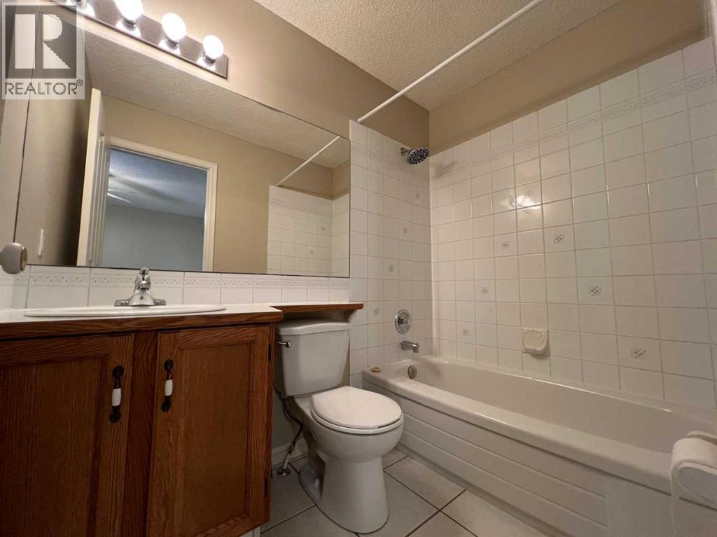 Single Family House Bi-level for Sale in  Harvest Glen Rise NE Harvest Hills Calgary 