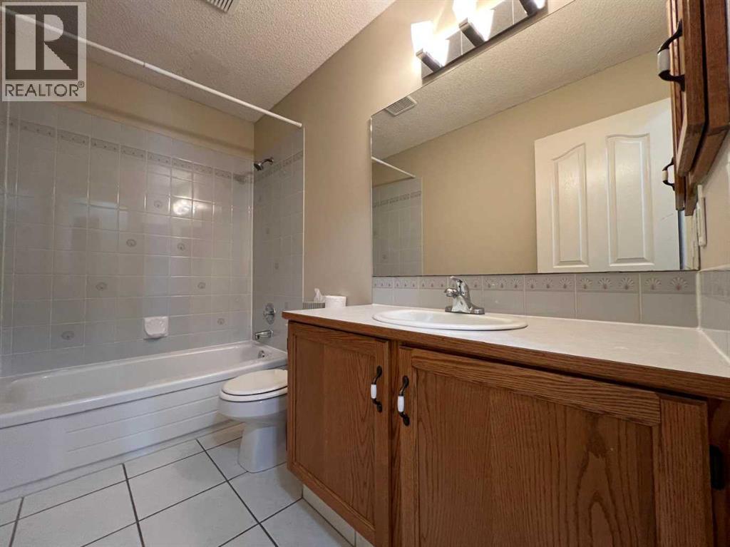 Single Family House Bi-level for Sale in  Harvest Glen Rise NE Harvest Hills Calgary 