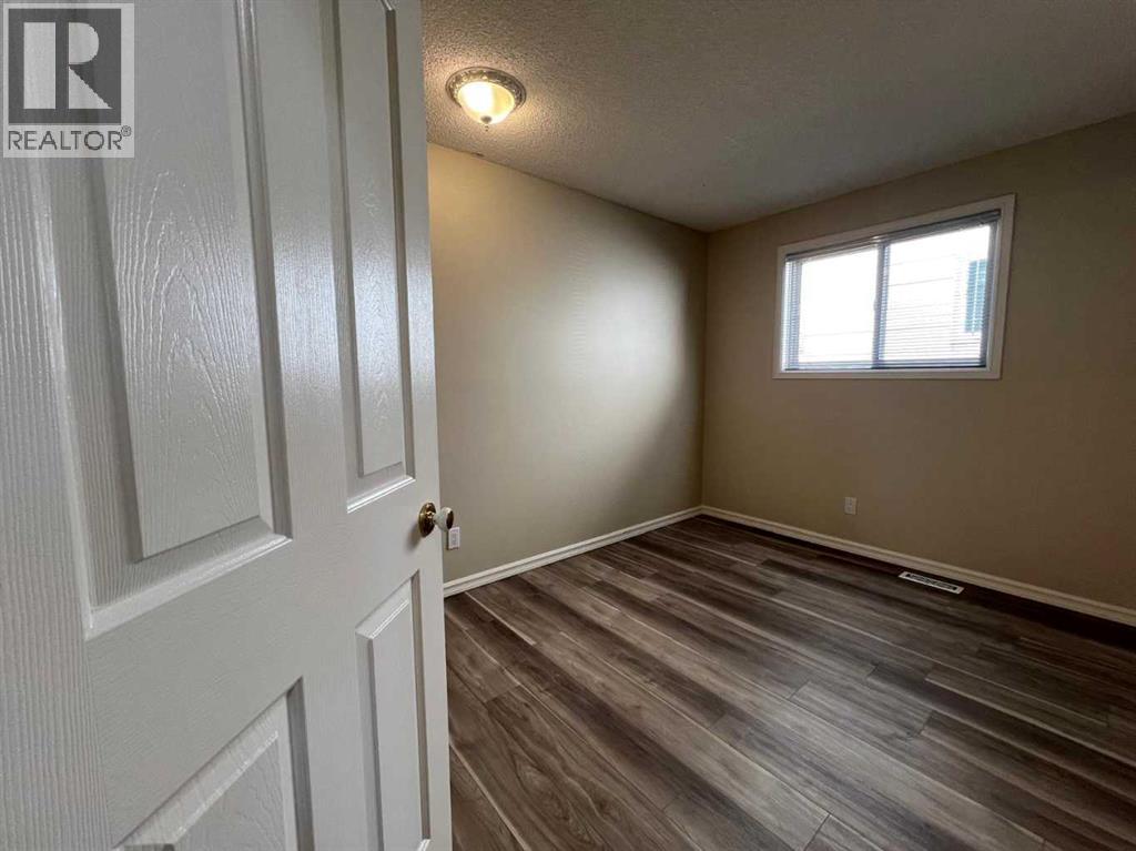 Single Family House Bi-level for Sale in  Harvest Glen Rise NE Harvest Hills Calgary 