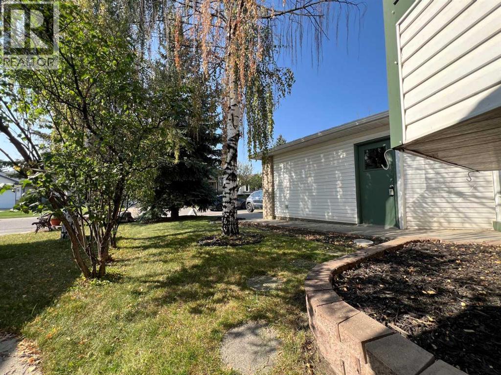 Single Family House Bi-level for Sale in  Harvest Glen Rise NE Harvest Hills Calgary 