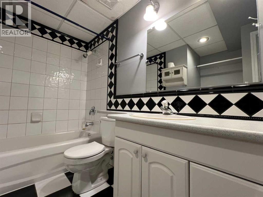 Single Family House Bi-level for Sale in  Harvest Glen Rise NE Harvest Hills Calgary 