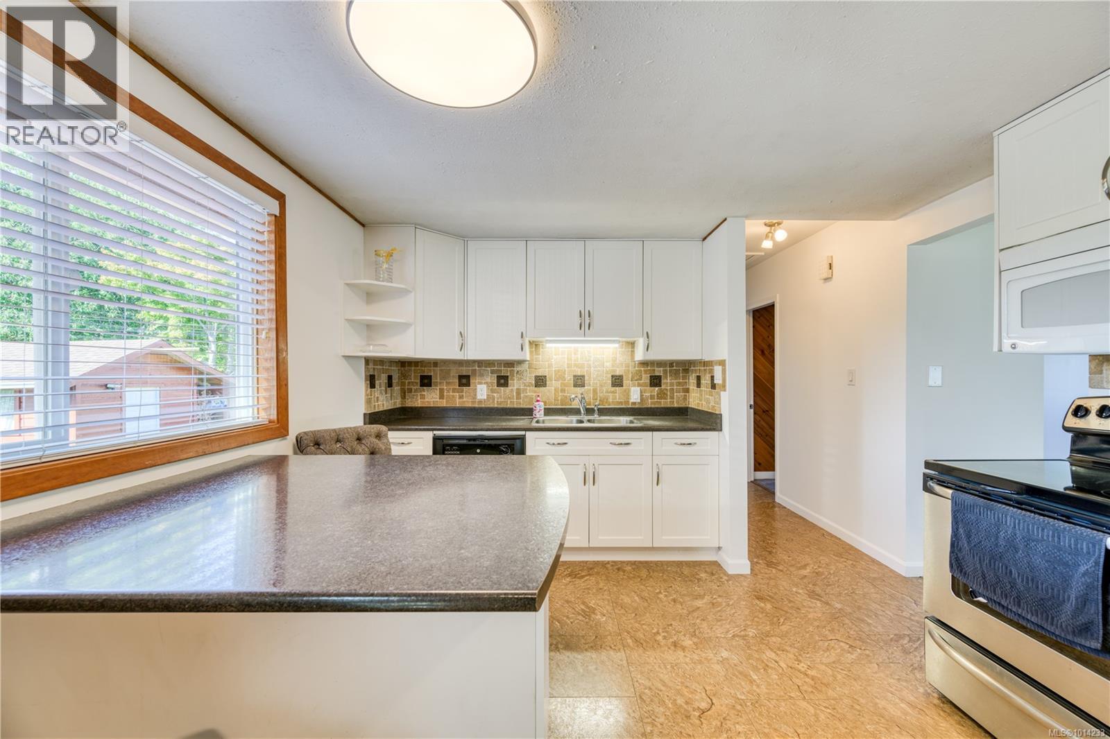 1875 Broughton Blvd, Port McNeill