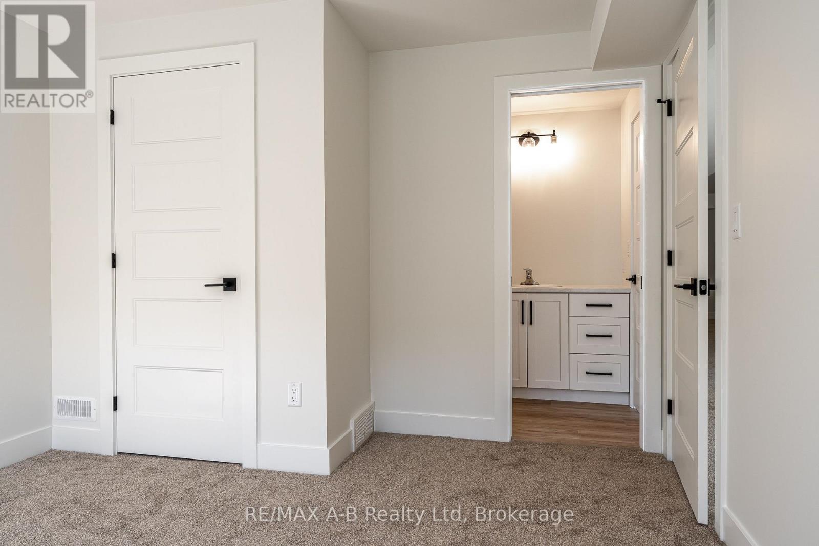 144 HOOPER STREET — photo 37