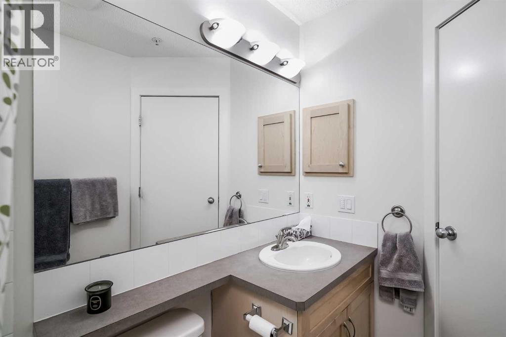 Single Family House for Sale in    Avenue NE Renfrew Calgary 