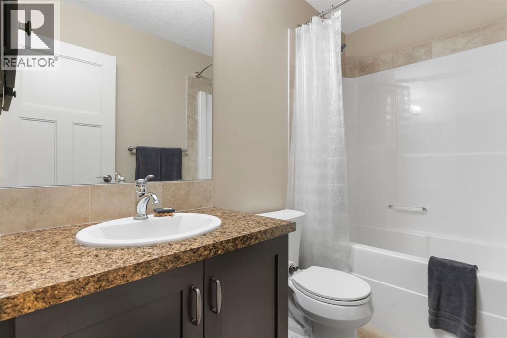 33 Sundown Grove, Cochrane