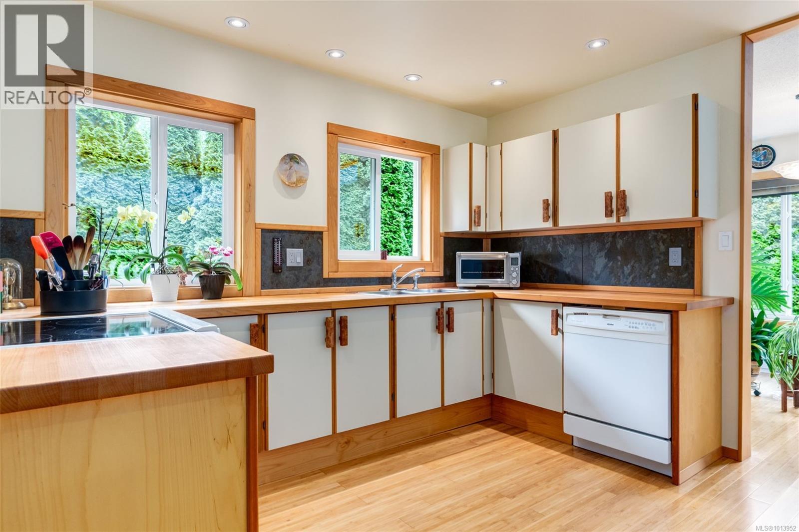 2897 Fuller Lake Rd, Chemainus