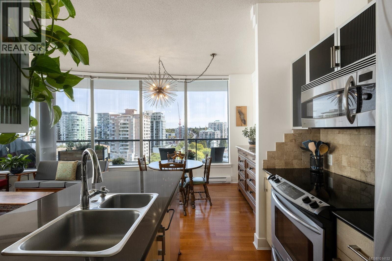 1008 845 Yates Street, Victoria