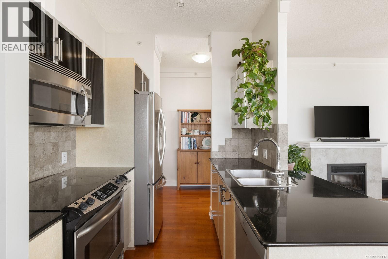 1008 845 Yates Street, Victoria