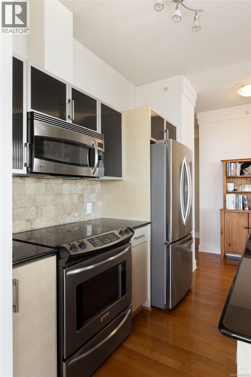 1008 845 Yates Street, Victoria