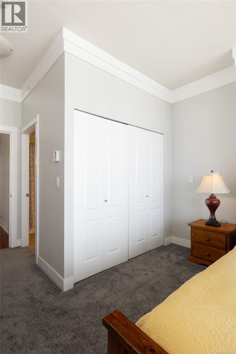 1008 845 Yates Street, Victoria