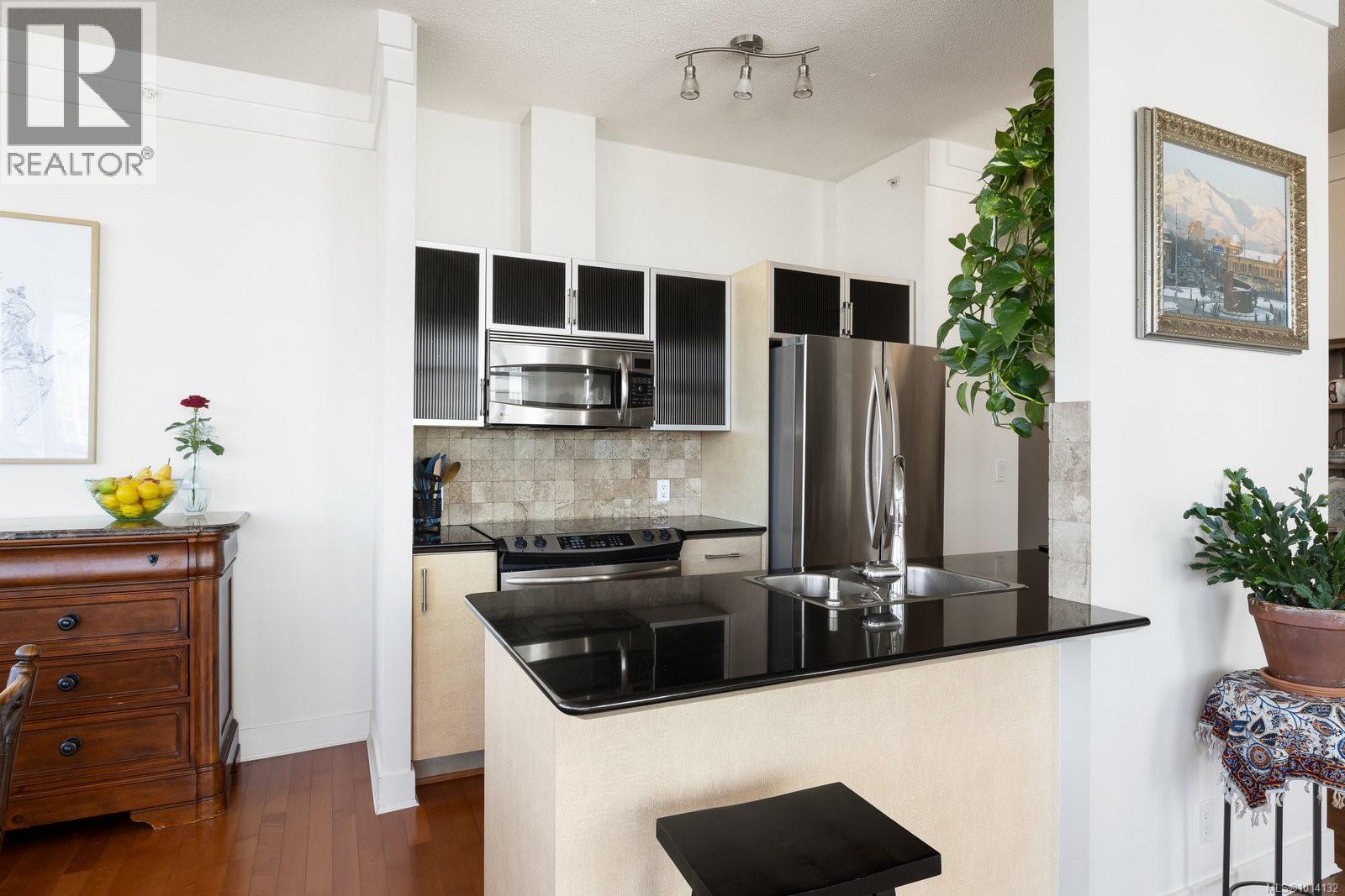 1008 845 Yates Street, Victoria