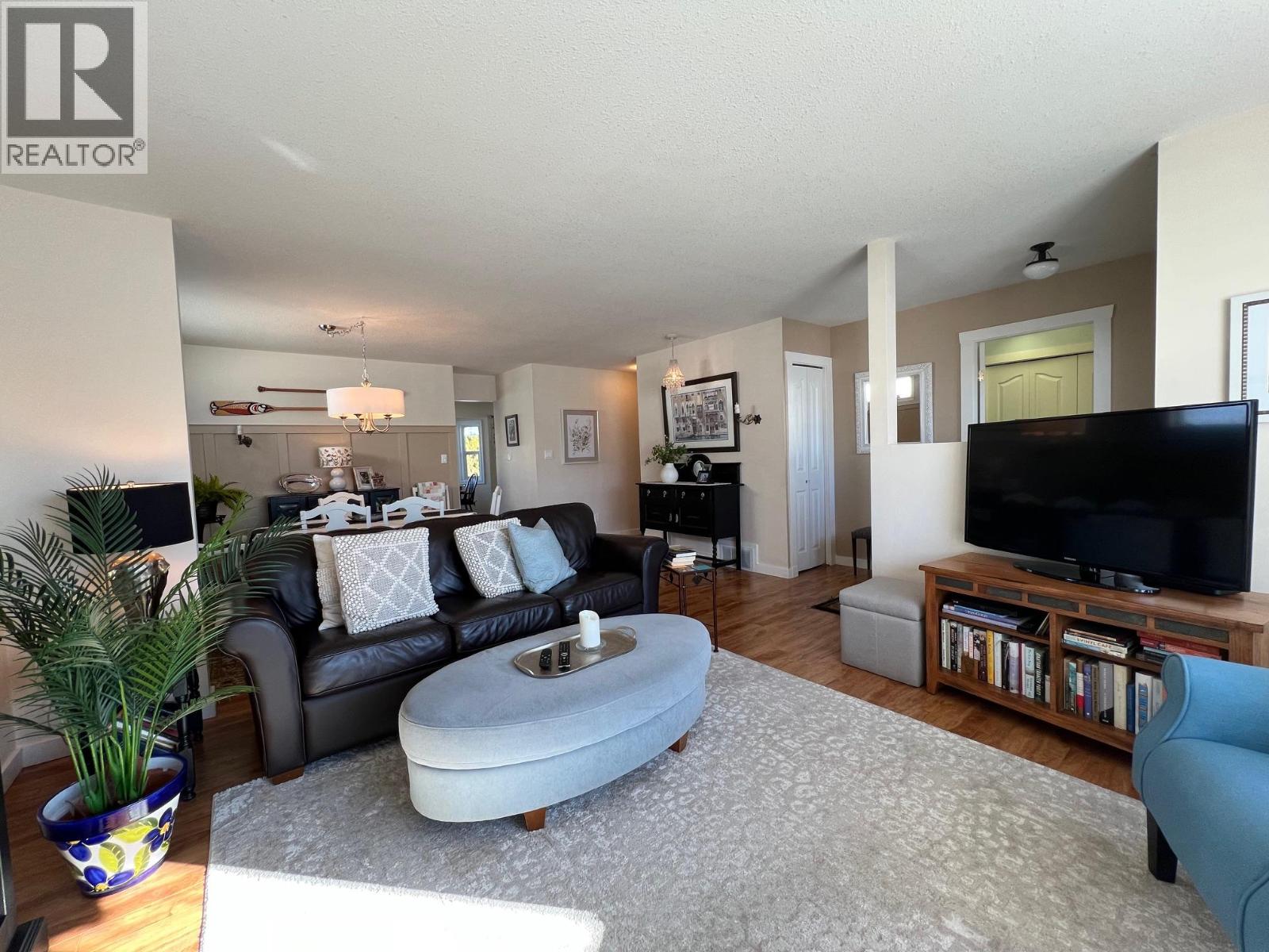 814 8 Avenue, Vernon