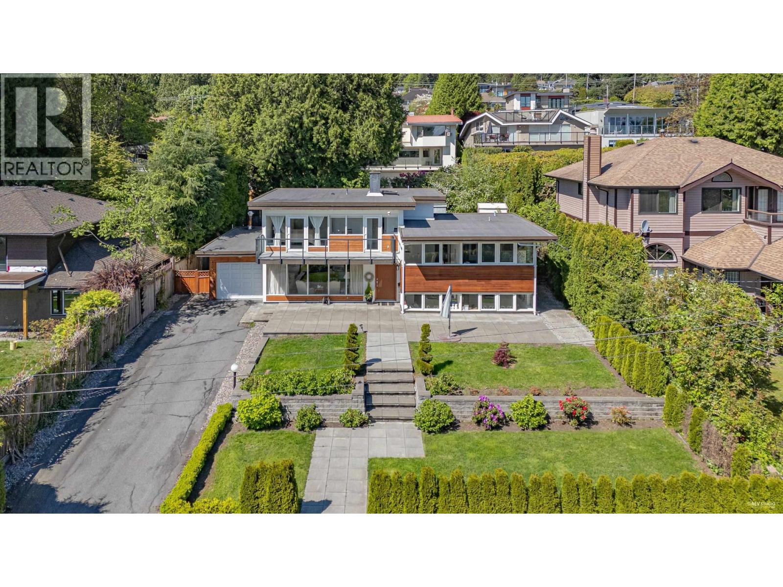 1555 LAWSON AVENUE, West Vancouver