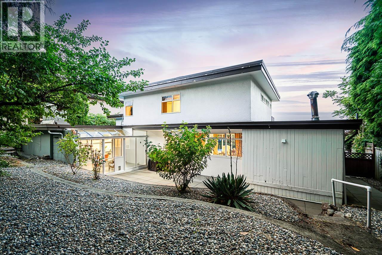 1555 LAWSON AVENUE, West Vancouver