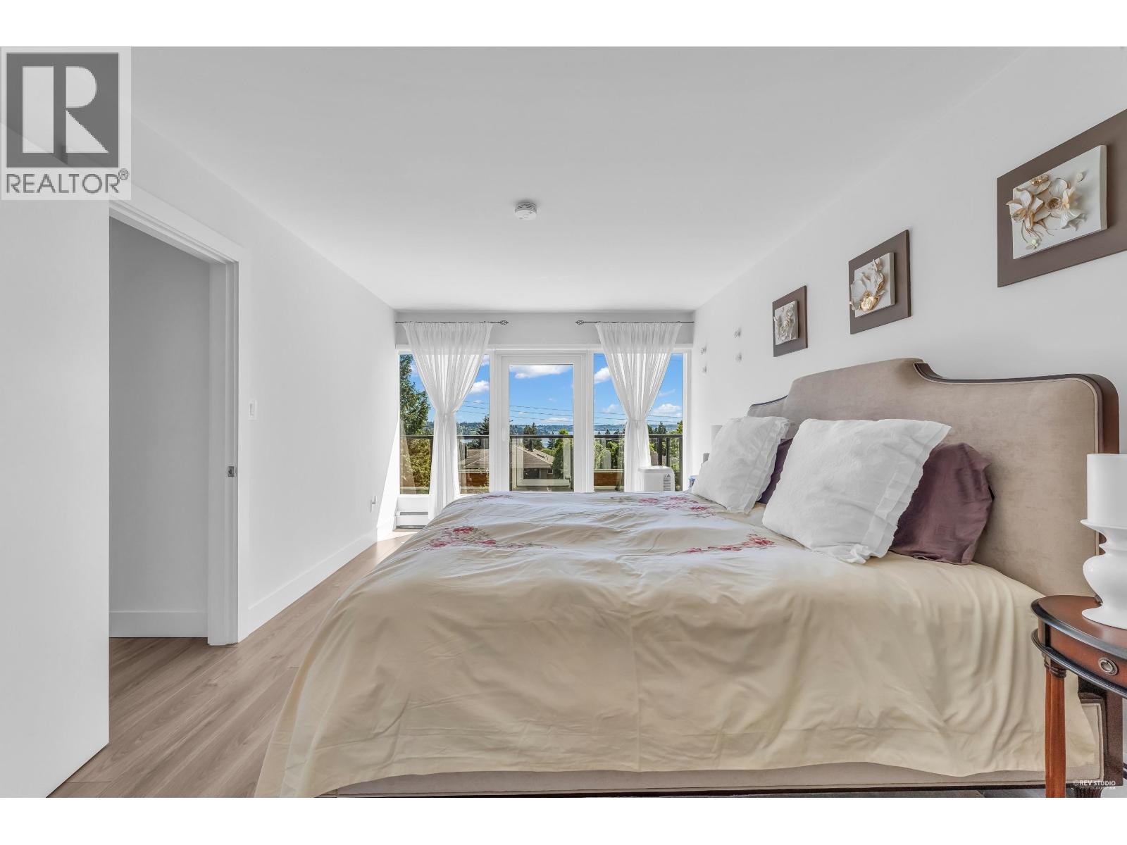 1555 LAWSON AVENUE, West Vancouver