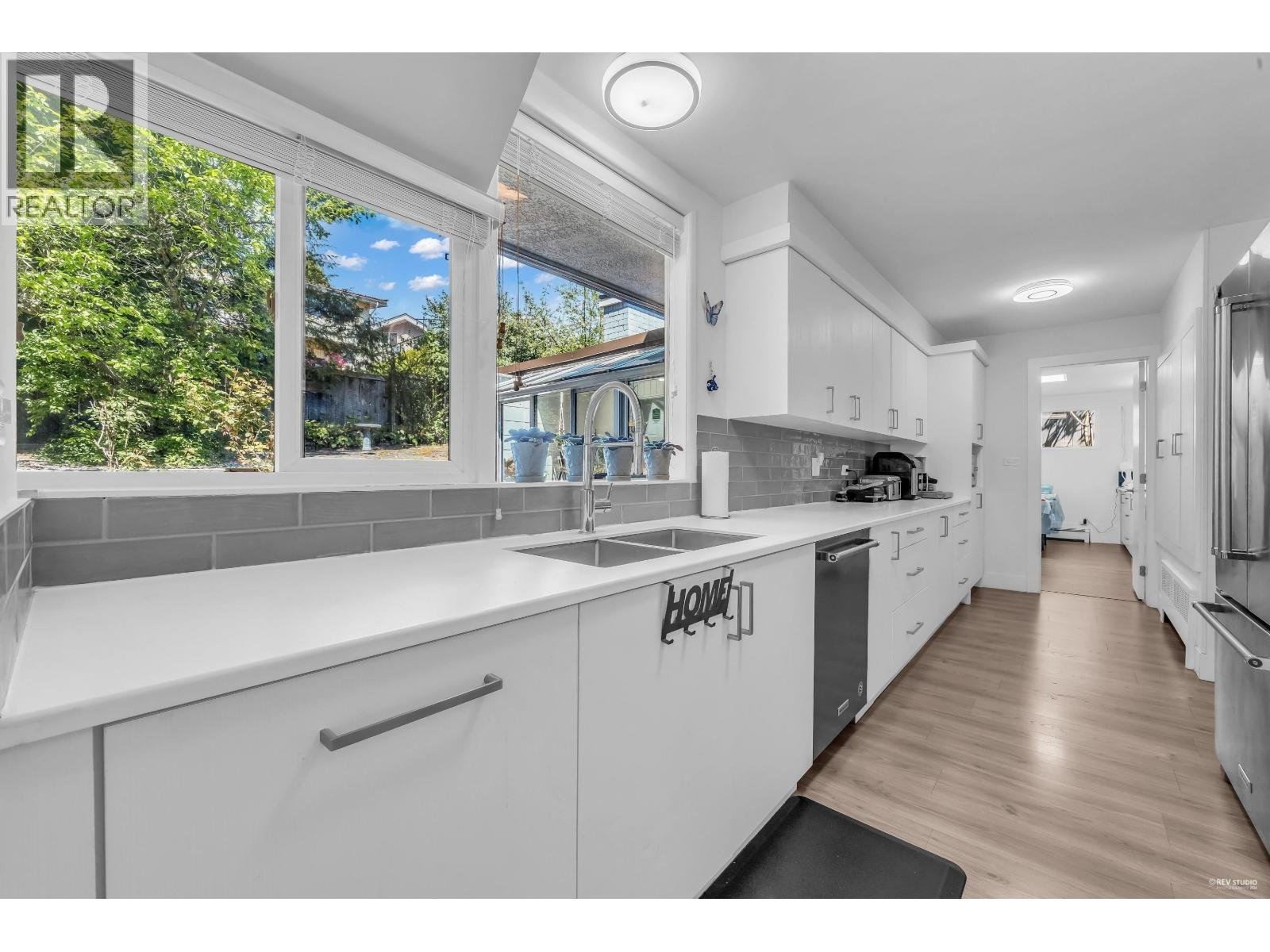 1555 LAWSON AVENUE, West Vancouver