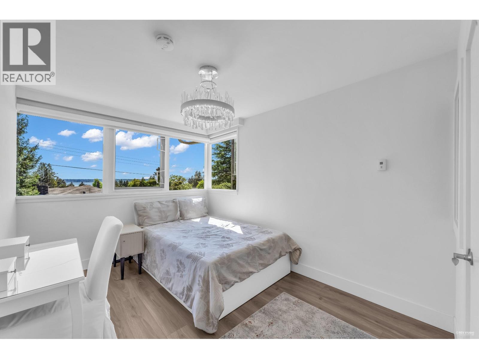 1555 LAWSON AVENUE, West Vancouver