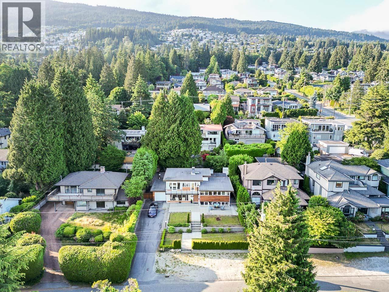 1555 LAWSON AVENUE, West Vancouver