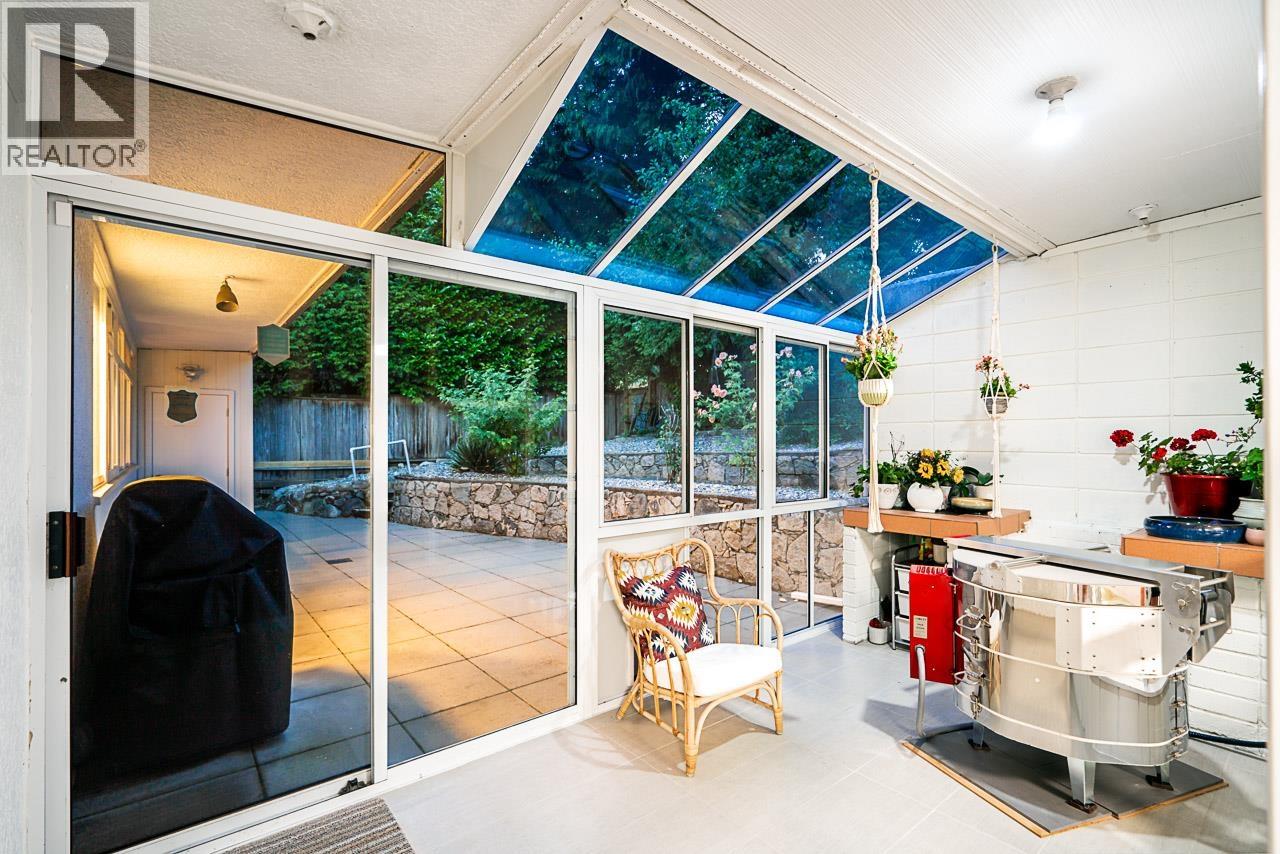 1555 LAWSON AVENUE, West Vancouver