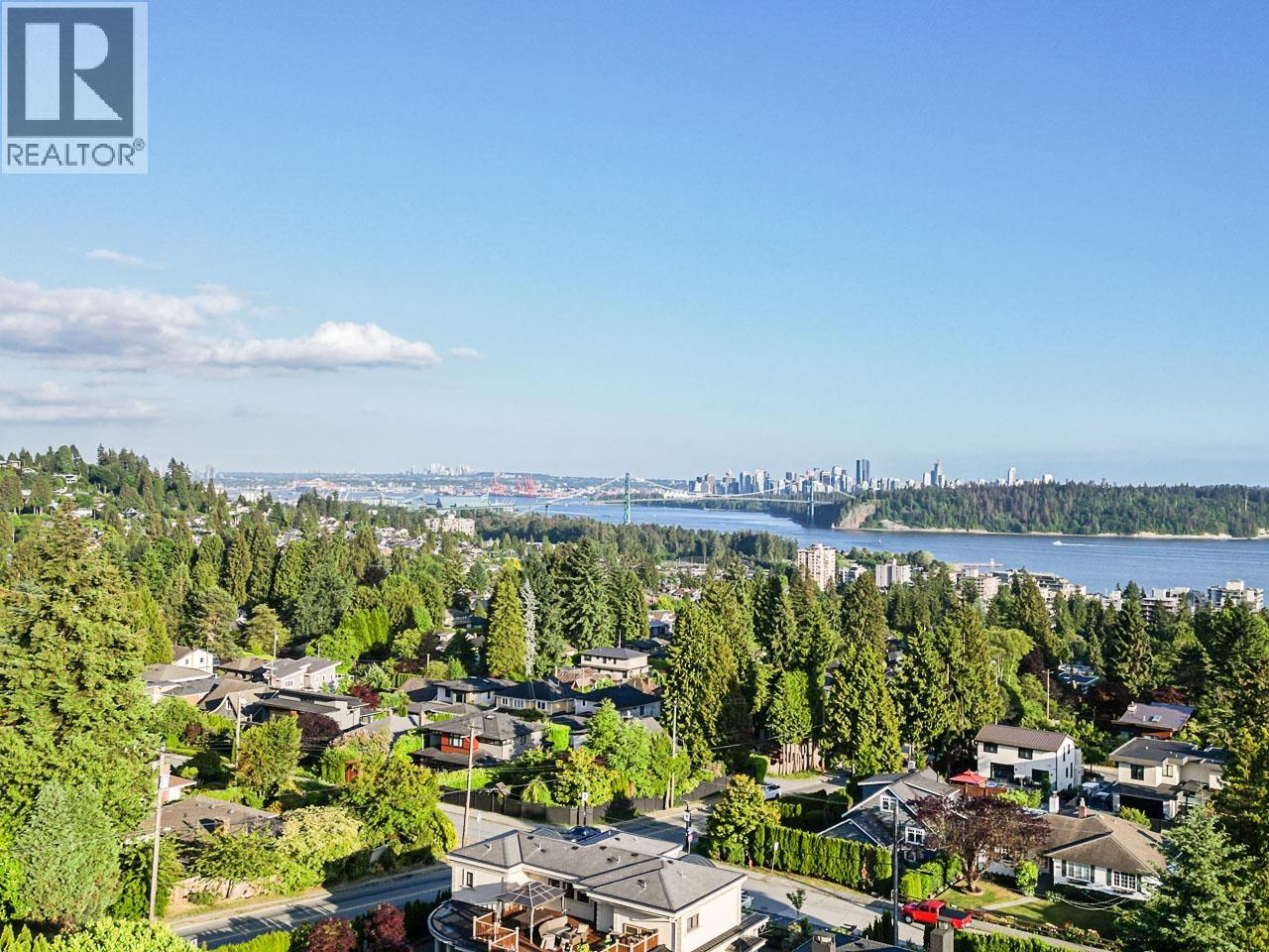 1555 LAWSON AVENUE, West Vancouver
