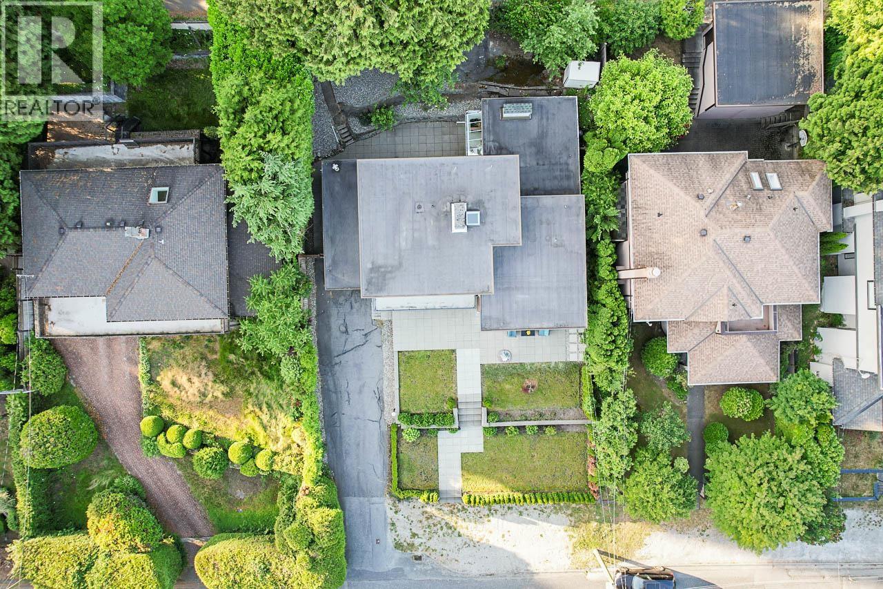 1555 LAWSON AVENUE, West Vancouver