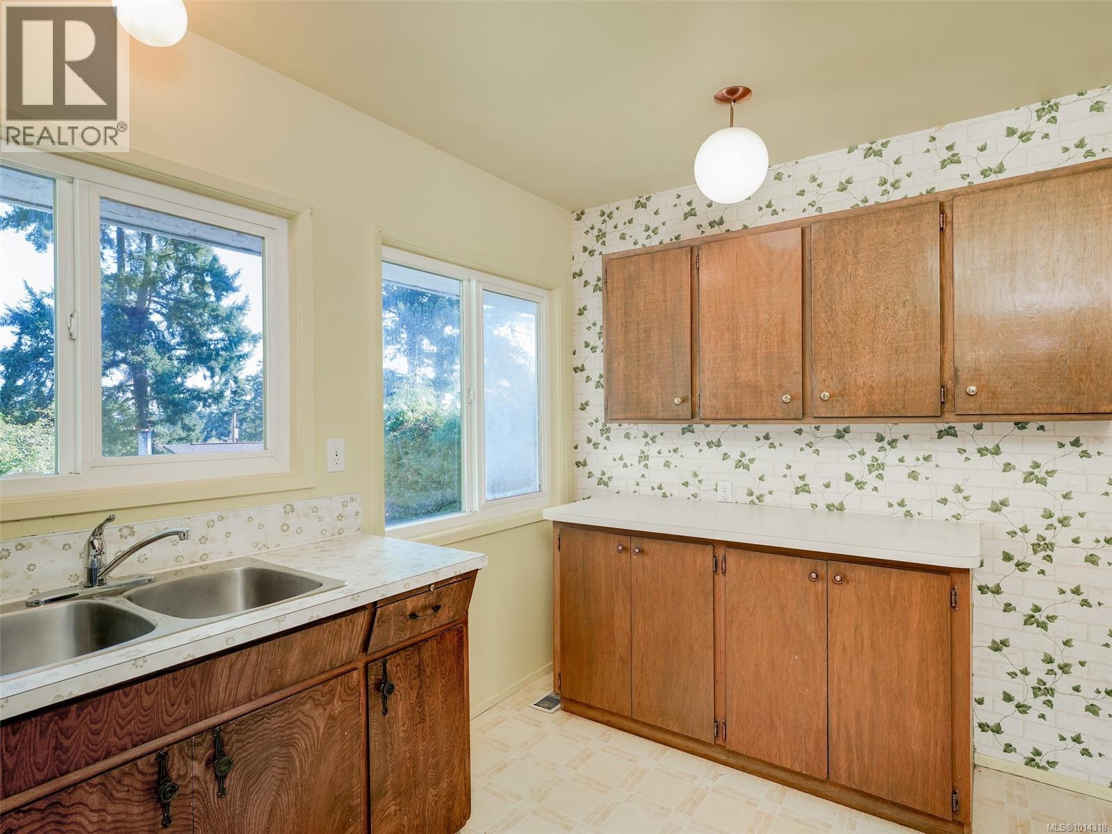 412 Gamble Pl, Colwood