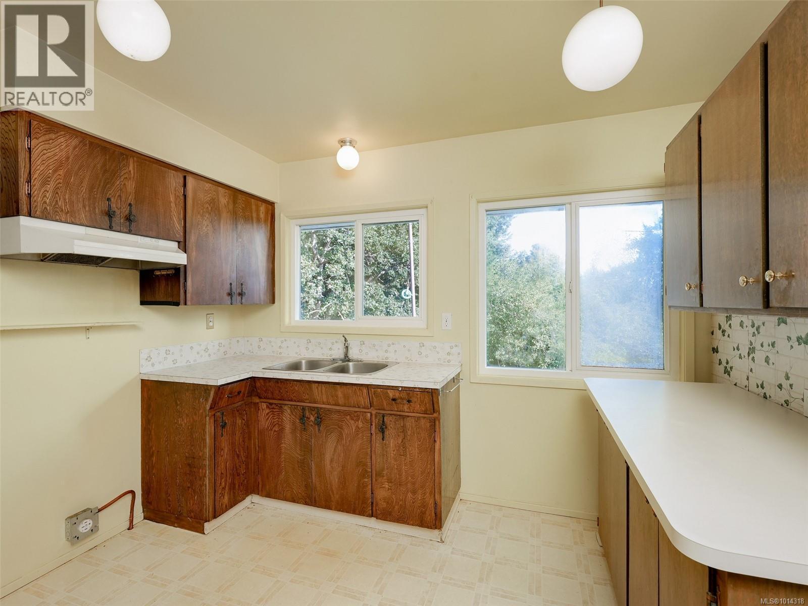 412 Gamble Pl, Colwood