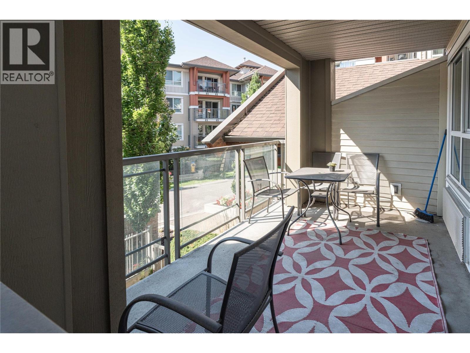 218 1089 Sunset Drive, Kelowna