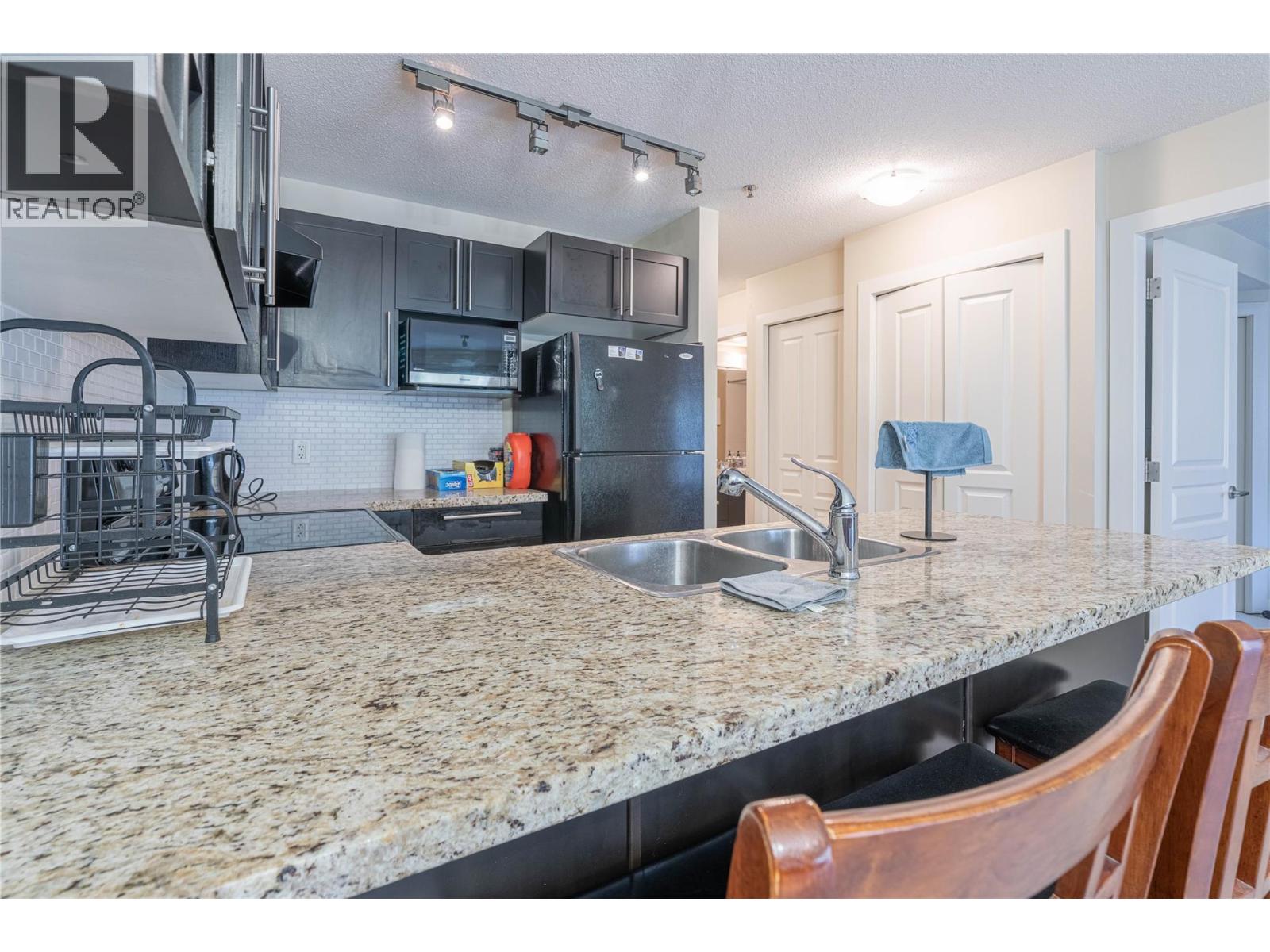 218 1089 Sunset Drive, Kelowna