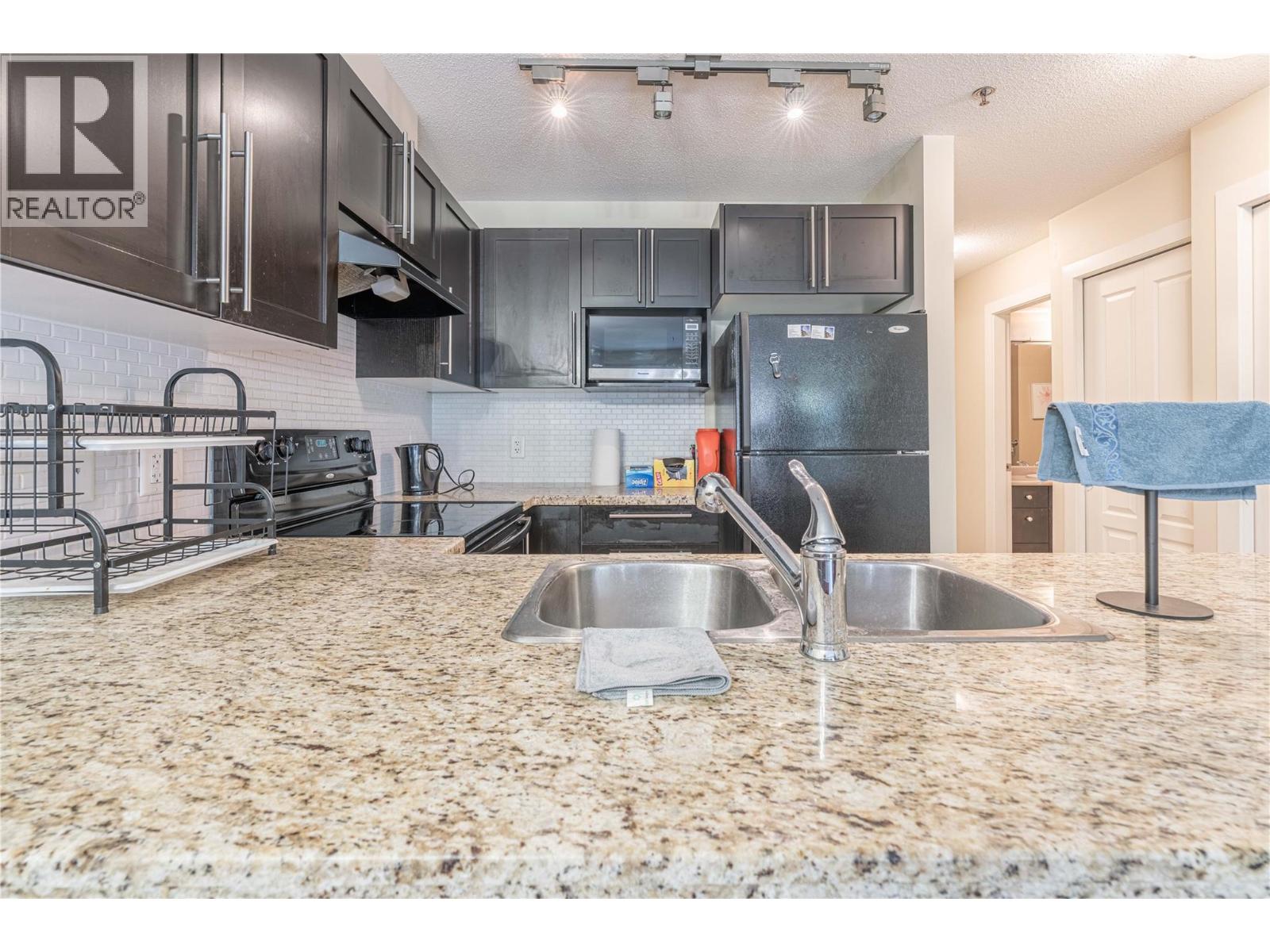 218 1089 Sunset Drive, Kelowna