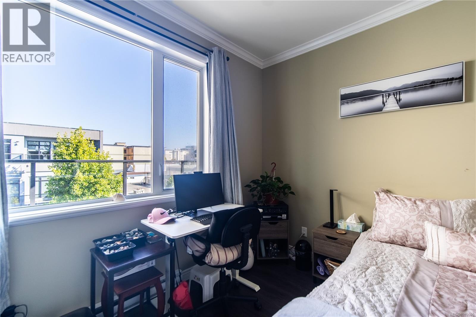 301 2409 Bevan Avenue, Sidney