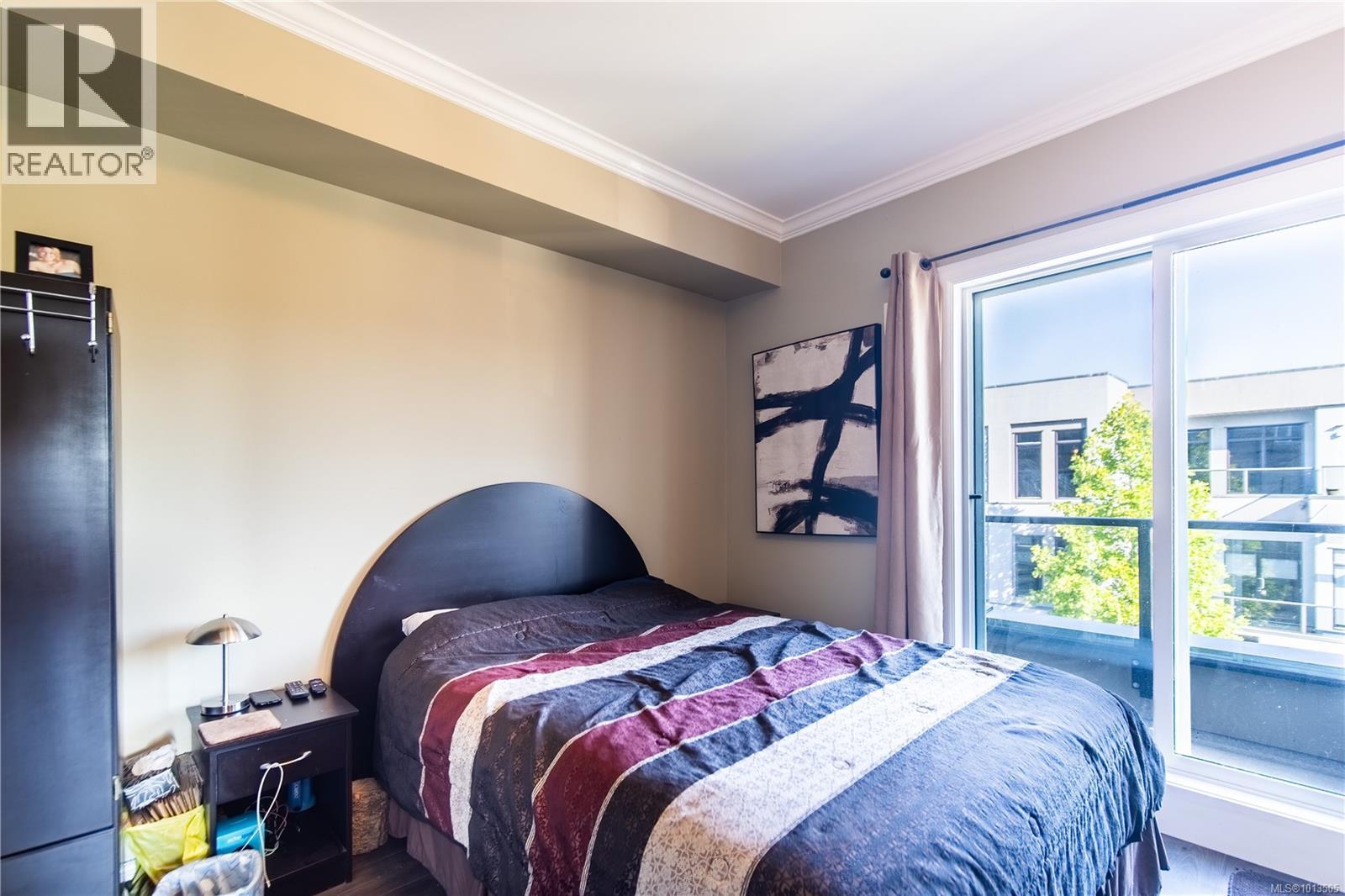 301 2409 Bevan Avenue, Sidney