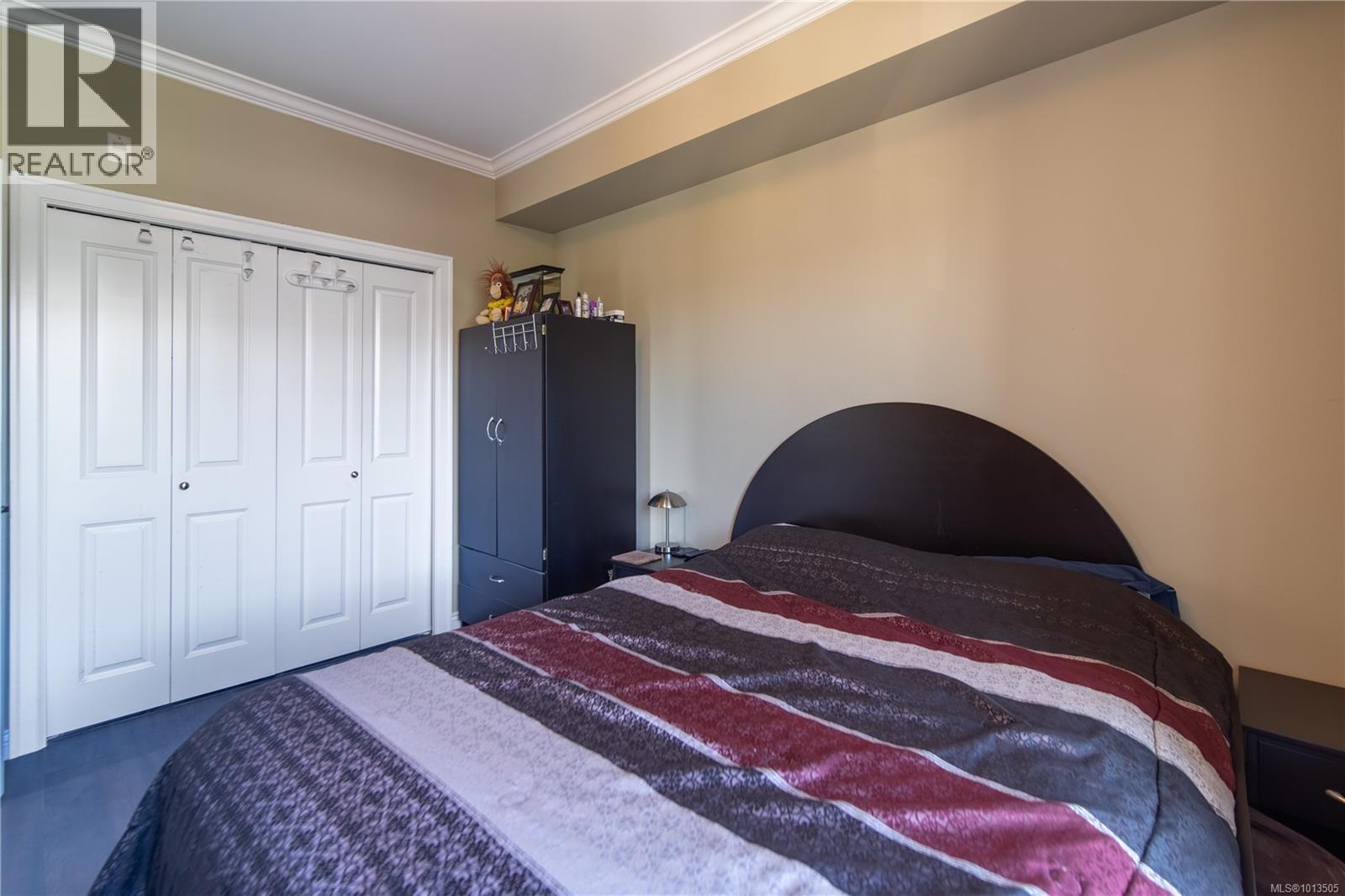 301 2409 Bevan Avenue, Sidney