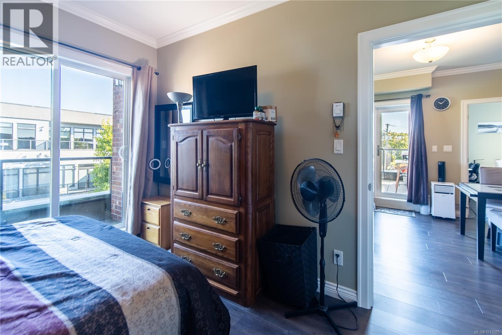 301 2409 Bevan Avenue, Sidney