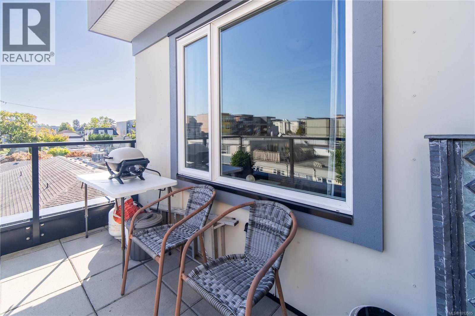 301 2409 Bevan Avenue, Sidney