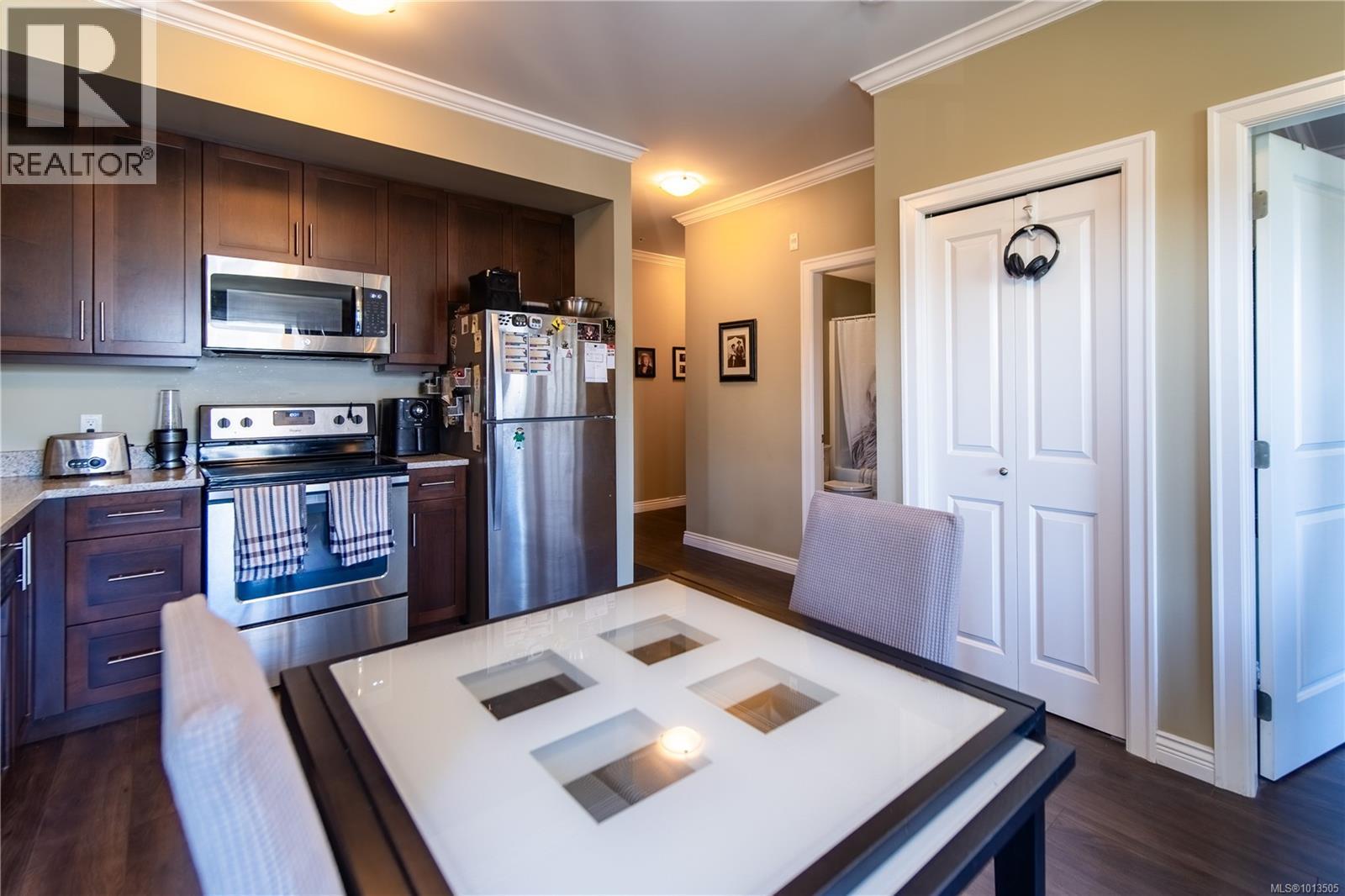 301 2409 Bevan Avenue, Sidney