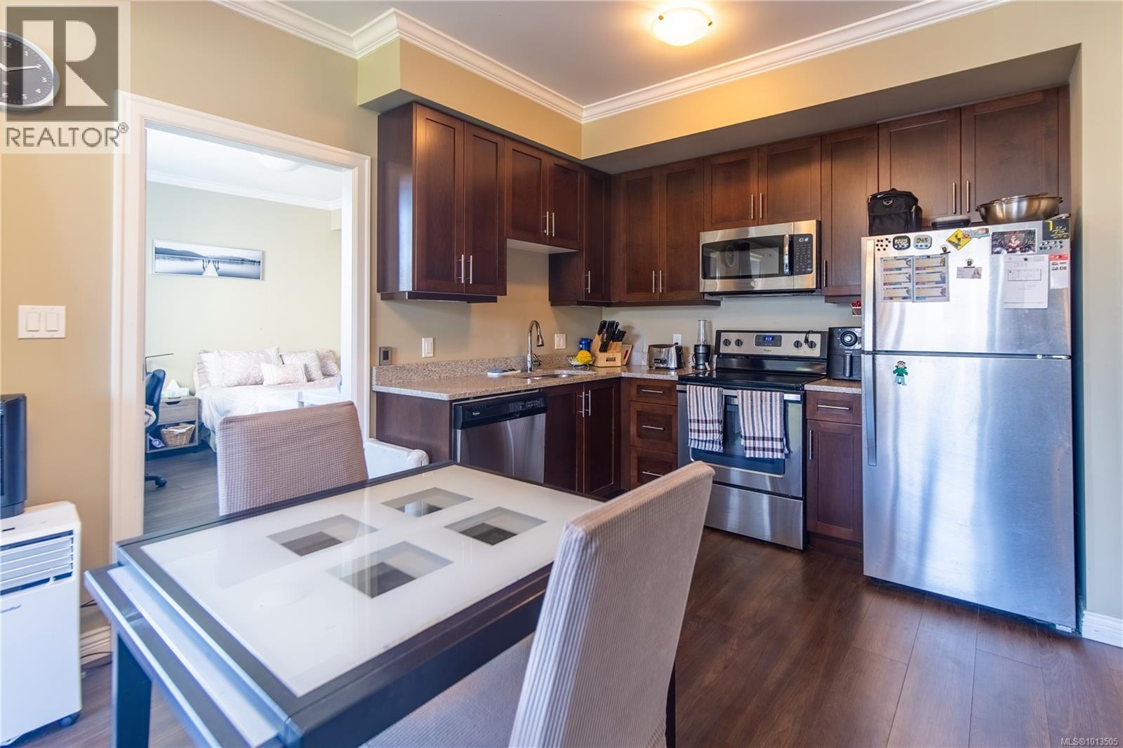 301 2409 Bevan Avenue, Sidney