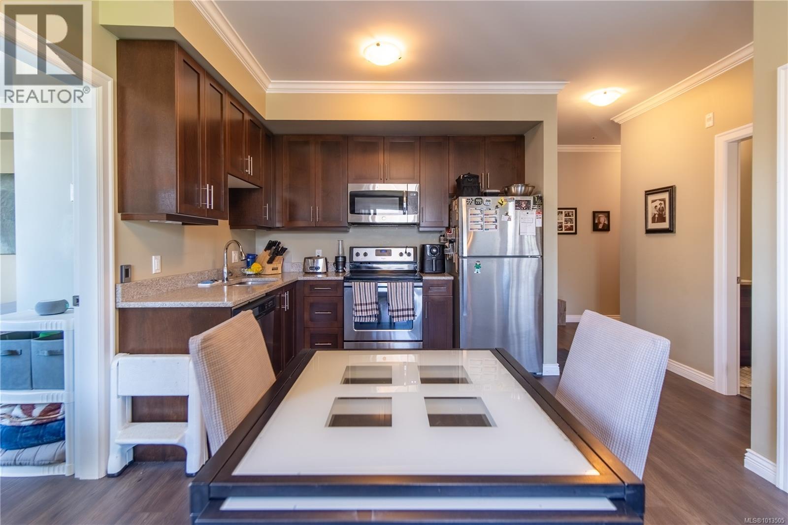 301 2409 Bevan Avenue, Sidney