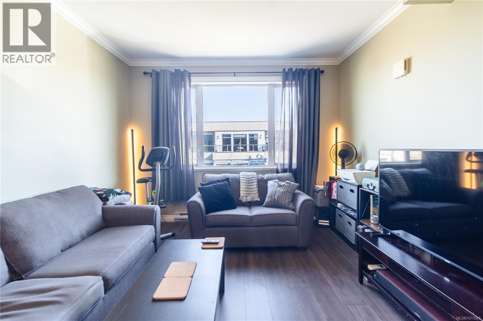301 2409 Bevan Avenue, Sidney