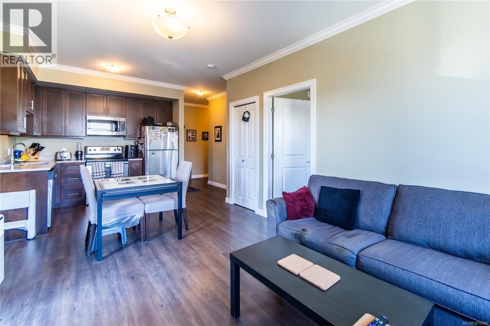 301 2409 Bevan Avenue, Sidney