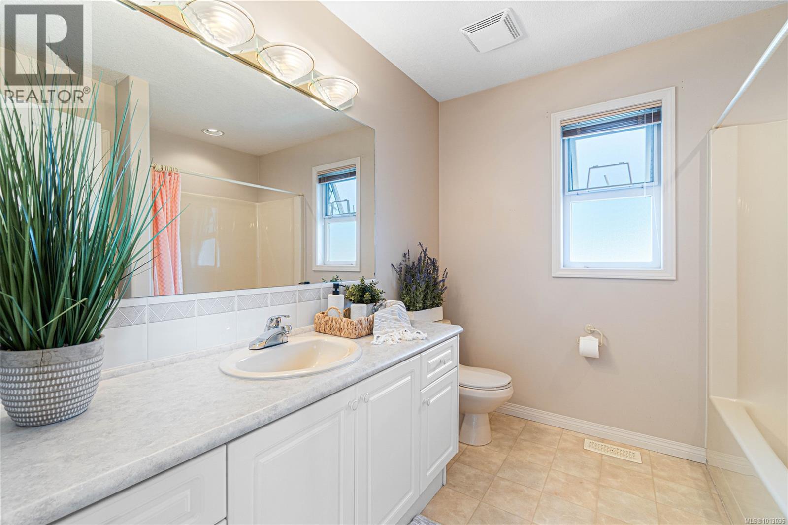 587 Hawthorne Rise, Parksville