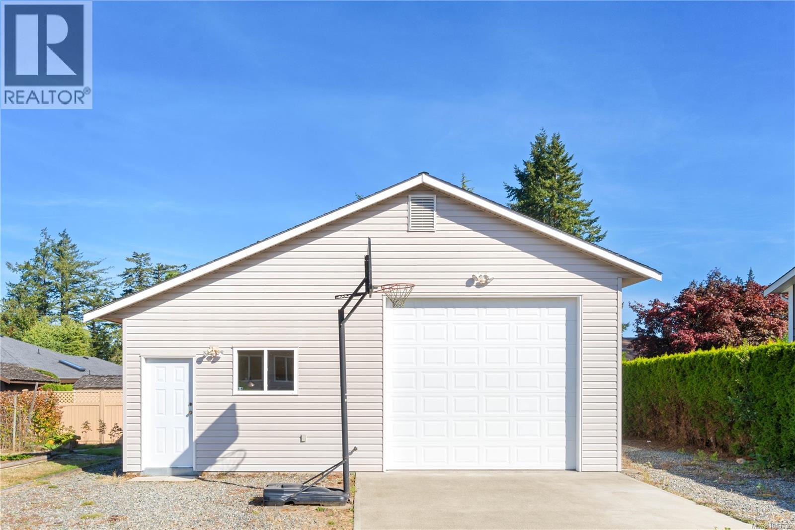 587 Hawthorne Rise, Parksville