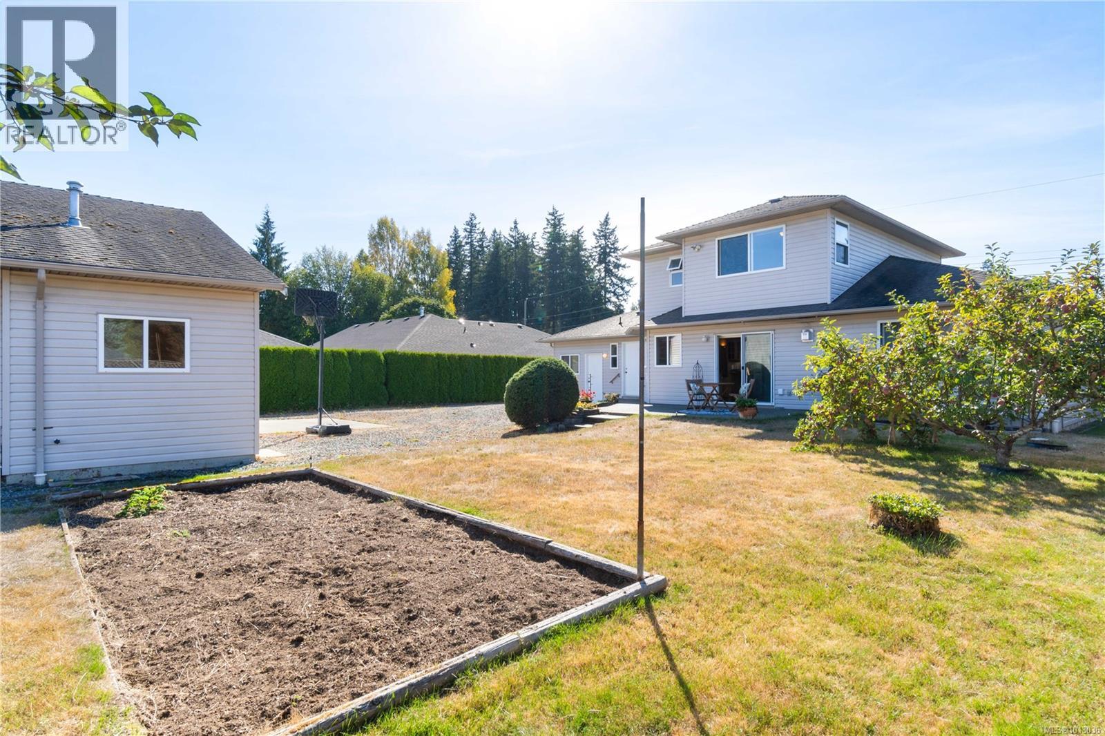 587 Hawthorne Rise, Parksville