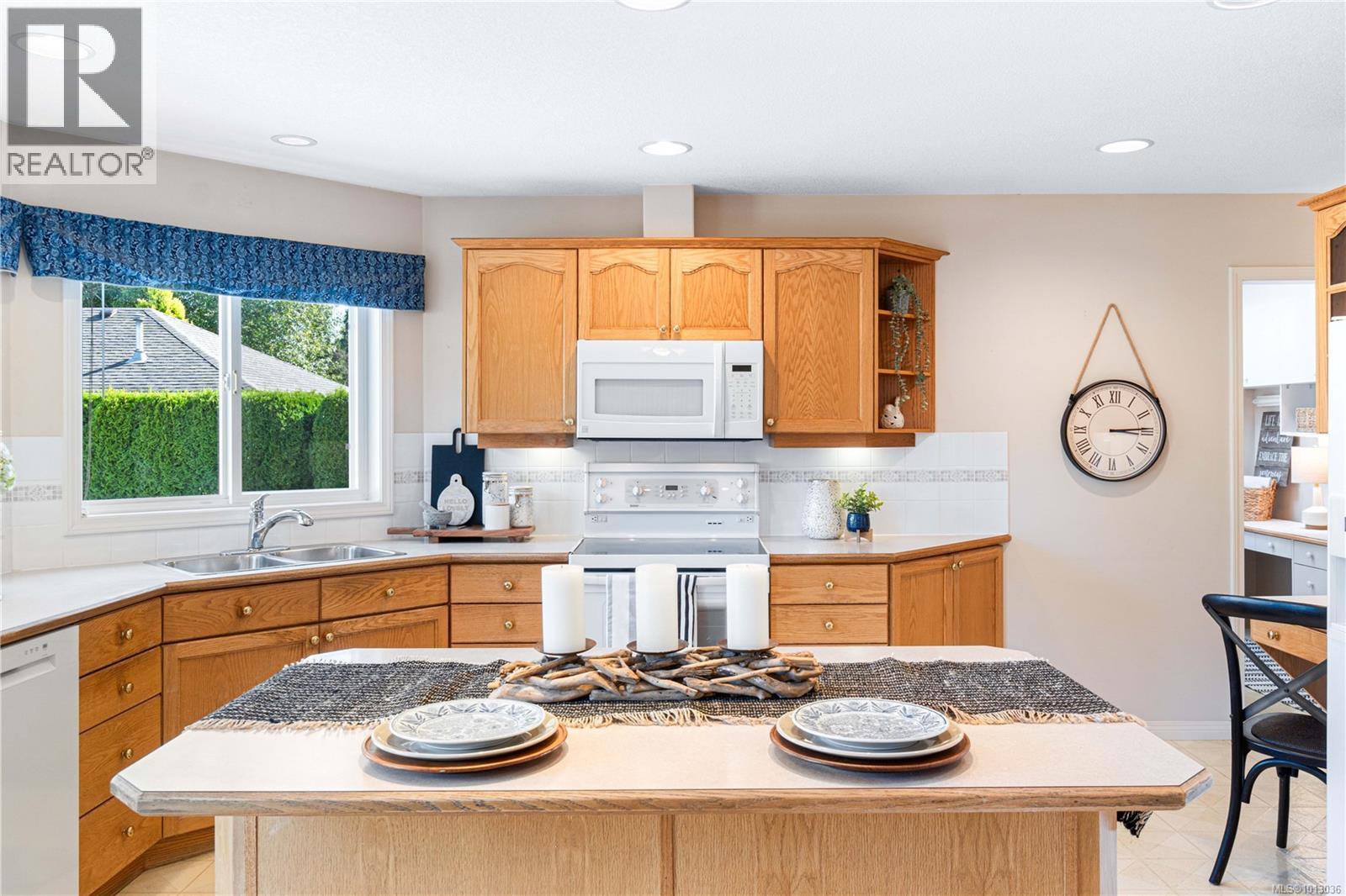 587 Hawthorne Rise, Parksville