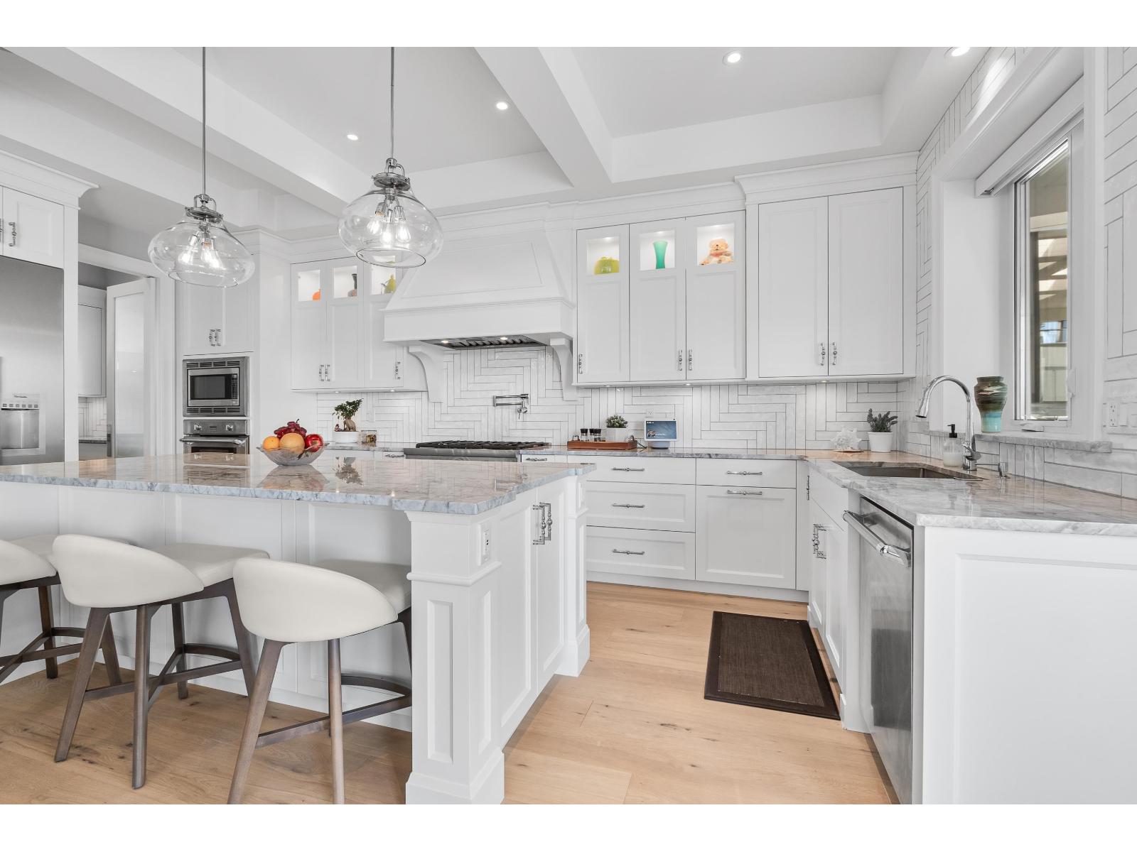 13416 MARINE DRIVE, Surrey