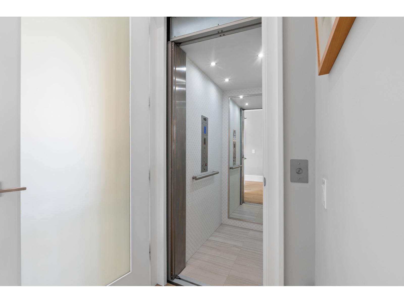 13416 MARINE DRIVE, Surrey
